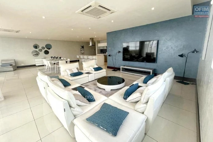 For resale an apartment accessible to foreigners and Mauritians in Grand Baie La Croisette with a view of the sea and...