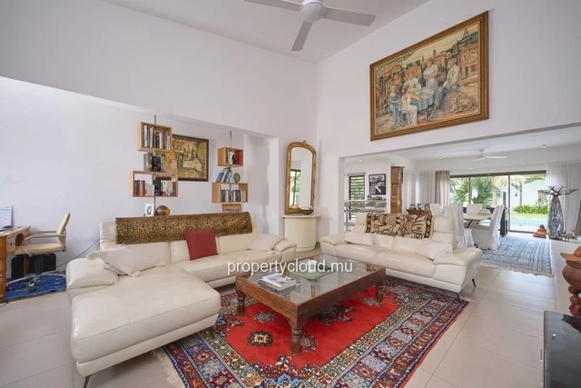 For sale: 4-bedroom villa accessible to foreigners, ideally located in La Salette, Grand Baie.