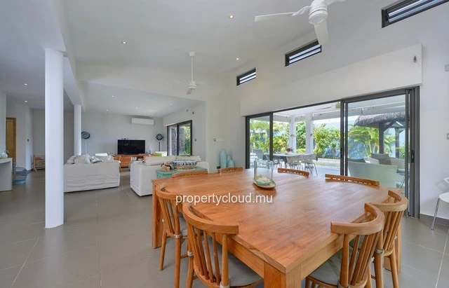 For sale: 3-bedroom villa accessible to foreigners, ideally located in La Salette, Grand Baie.