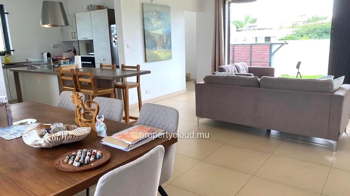 Albion, pleasant and recently built 3-bedroom villa with plunge pool for rent, located in a quiet residential area.