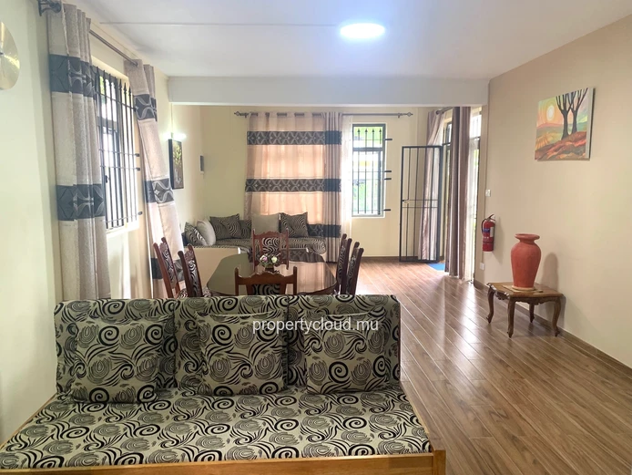 Flic en Flac - 3 bedroom apartment for rent, located on the ground floor in a quiet area.