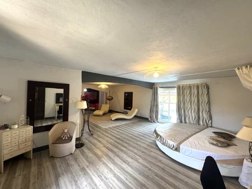 5 Bedroom Villa