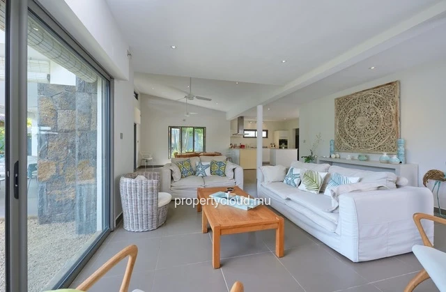 For sale: 3-bedroom villa accessible to foreigners, ideally located in La Salette, Grand Baie.