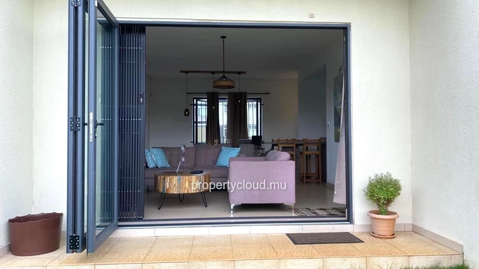 Albion, pleasant and recently built 3-bedroom villa with plunge pool for rent, located in a quiet residential area.