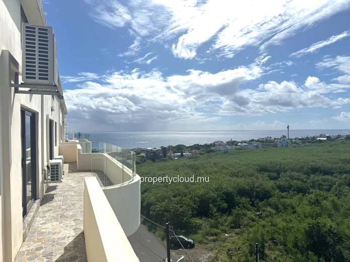 Flic en Flac for rent 4 bedroom penthouse with sea view in Flic en Flac