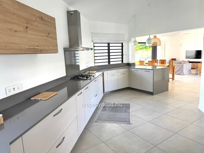 TAMARIN Mauritius – Beautiful, recently built 3-bedroom villa with swimming pool