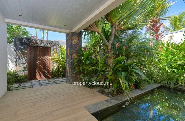 For sale: magnificent villa in a residence accessible to foreigners in Grand Baie.