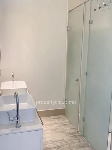 Black River for sale comfortable 3-bedroom duplex, accessible to foreigners and Mauritians, on the sea front and loca...