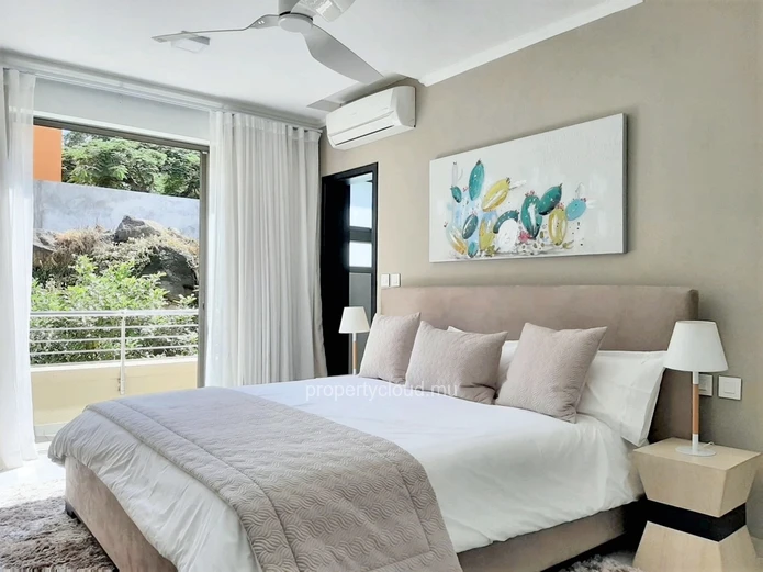 Tamarin for sale comfortable 2 bedroom apartment, located in Tamarin Bay, with access to the beach.