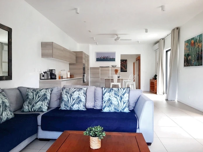 Rivière Noire à vendre superbe appartement 2 chambres avec une place d'amarrage accessible aux étrangers situé à l'es...