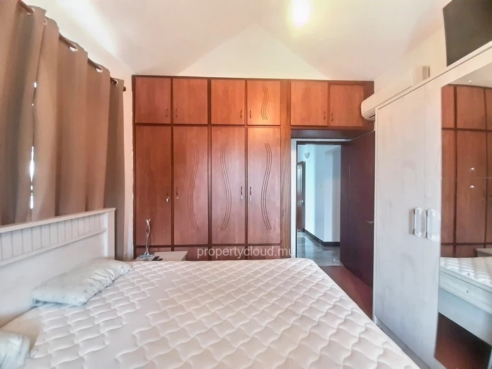 Vacoas for sale 6 bedroom house with swimming pool, which can be converted into 2 independent apartments.