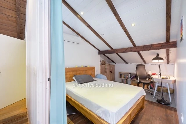 For sale: magnificent villa in a residence accessible to foreigners in Pereybere.