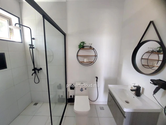 Flic en Flac, Mauritius – Luxury Apartment for Rent (2 Air-Conditioned Bedrooms)