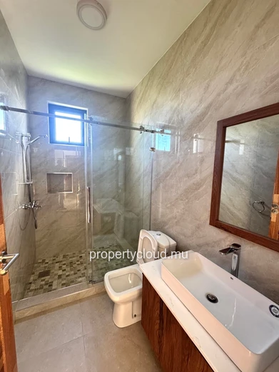 Flic-en-Flac – For sale: New 4-bedroom villa with swimming pool