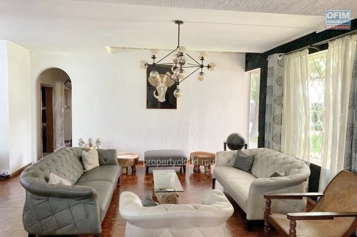 Curepipe for sale charming villa completely renovated with three bedrooms and an office,living space of 230M2 on a pl...