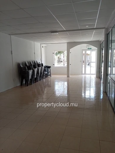 A LOUER - Grand Baie. Local commercial neuf, 45M2
